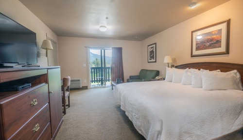 Classic Room, 1 King Bed, River View, Ground Floor