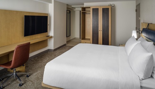 Room, 1 King Bed, Accessible (Hearing)