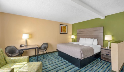 Suite, 1 King Bed with Sofa bed, Non Smoking