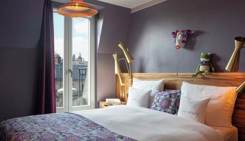 Medium with Paris view