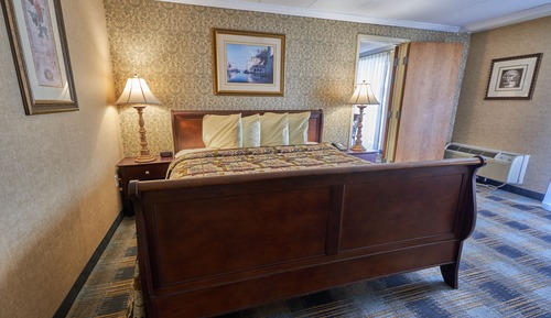River-view Room, King Suite with Jetted tub and Balcony