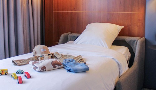 Family Room (1 Double Bed and 1 Single Bed)