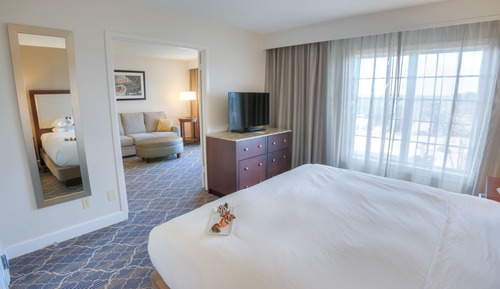 Suite, 1 King Bed, Non Smoking, Balcony