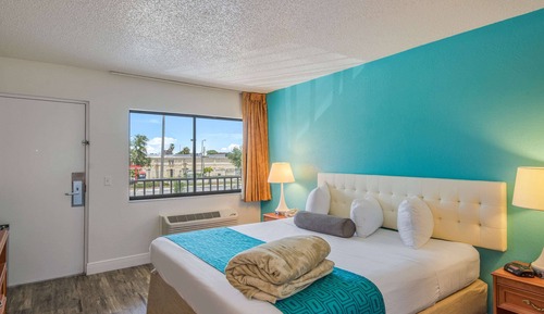 Standard Room, 1 King Bed, Non Smoking