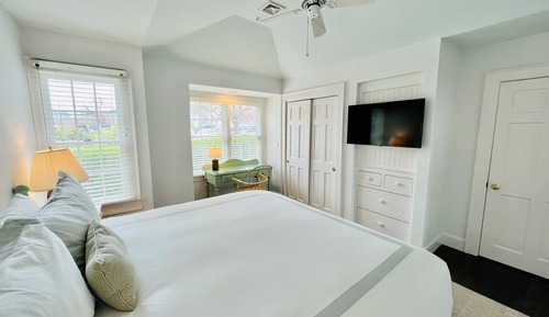 Suite, 1 King Bed, Partial Ocean View (Cottage)