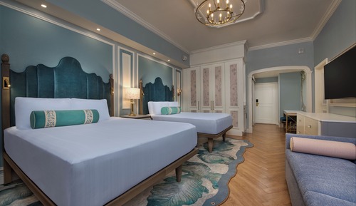 Theme Park View. Hearing accessible - visual alarms and notifications. 2 queen beds, 1 daybed.