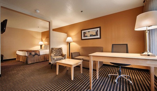 Suite, 1 King Bed, Non Smoking, Refrigerator