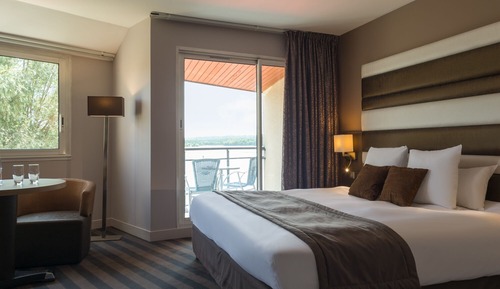 Room Elegance Lake View