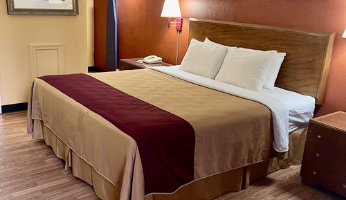 Standard Single Room, 1 King Bed, Smoking