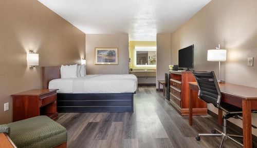 Standard Room, 1 King Bed, Non Smoking, Refrigerator & Microwave