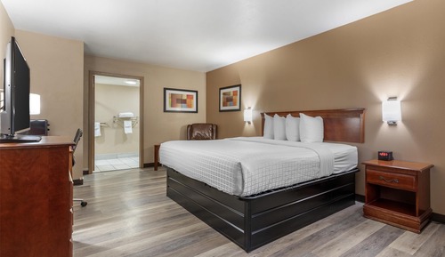 Standard Room, 1 King Bed, Accessible, Non Smoking