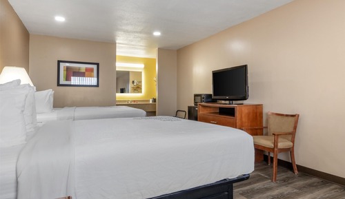 Standard Room, 2 Queen Beds, Non Smoking, Refrigerator & Microwave (Dining Table)
