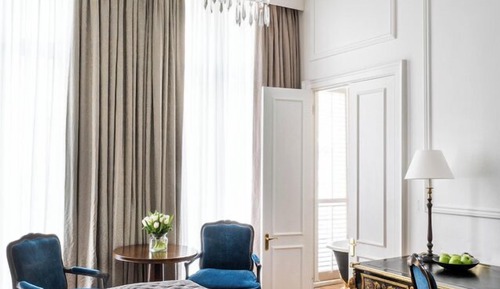 Luxury Studio Suite (1 Four Poster Bed)