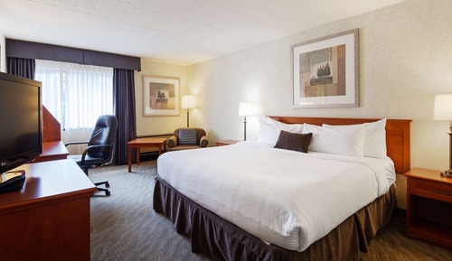 Standard Room, 1 King Bed, Non Smoking, Refrigerator & Microwave (1st Floor)