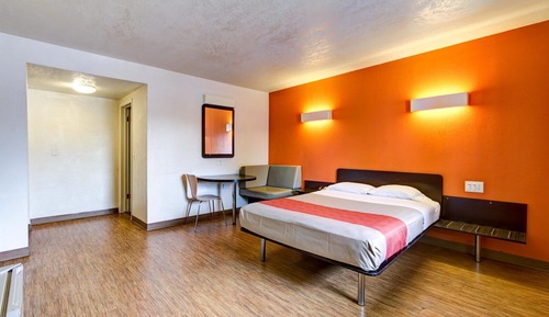 Standard Room, 1 King Bed, Accessible, Non Smoking