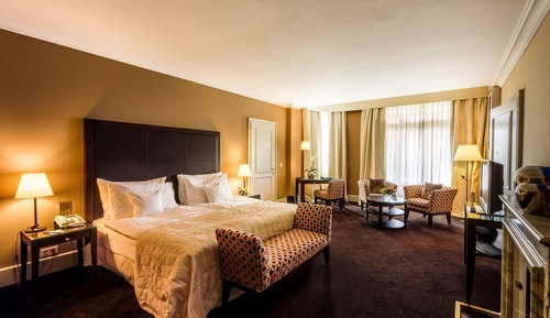 Deluxe Suite (Lake)