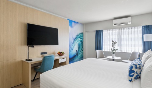 Premium Room, 1 King Bed, Partial Ocean View