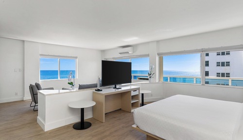 Suite, 1 Bedroom, Oceanfront, 1 King Bed