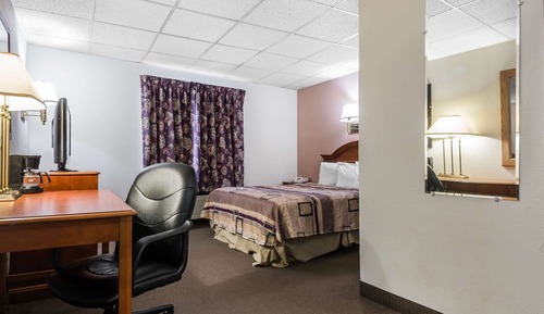 Standard Room, 1 Queen Bed, Non Smoking