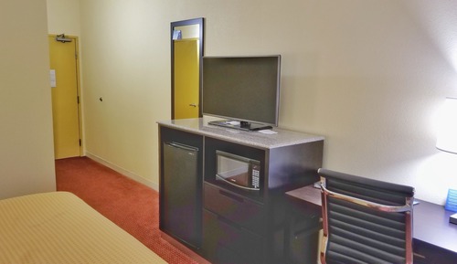 Room, 2 Queen Beds, Non Smoking, Ground Floor