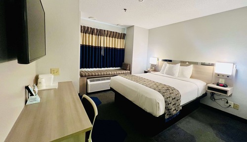 Standard Room, 1 Queen Bed