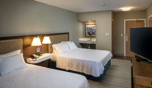 Room, 2 Queen Beds, Accessible, Bathtub