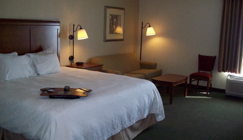 One king bed study nonsmok