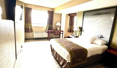 Suite, 1 Queen Bed, Non Smoking, Kitchenette