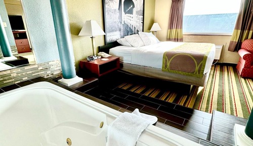 Suite, 1 King Bed, Non Smoking, Jetted Tub