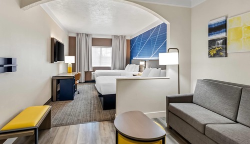 Suite, 2 Queen Beds, Non Smoking