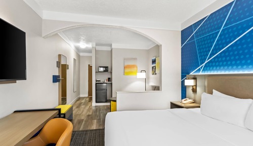 Suite, 1 King Bed, Non Smoking