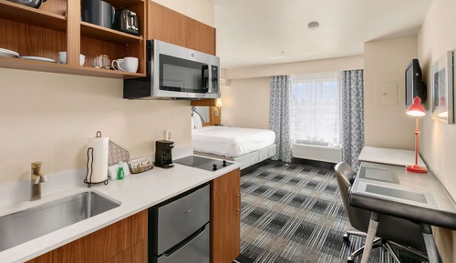 Standard Room, 1 Queen Bed, Accessible, Kitchen (Full Kitchen)