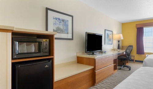 Standard Room, 2 Queen Beds, Non Smoking, Refrigerator & Microwave