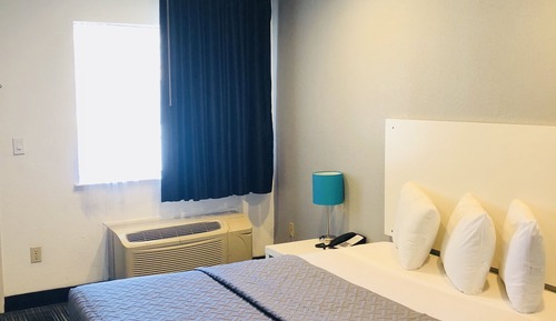 Standard Room, 1 Queen Bed, Non Smoking (Accessible)