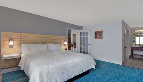 Suite, 1 King Bed (Two Room Suite)