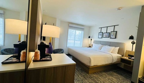 Room, 1 King Bed, Non Smoking (Efficiency, Upgrade)