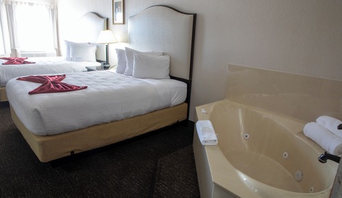 Deluxe Room, 2 Queen Beds, Jetted Tub