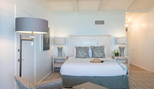 Premium Room, 1 King Bed, Balcony, Ocean View (Beachfront View with Kitchenette)