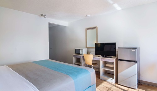 Standard Room, 1 Queen Bed, Accessible, Non Smoking