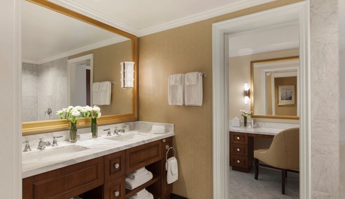 Suite, 1 King Bed (Constitution Suite)
