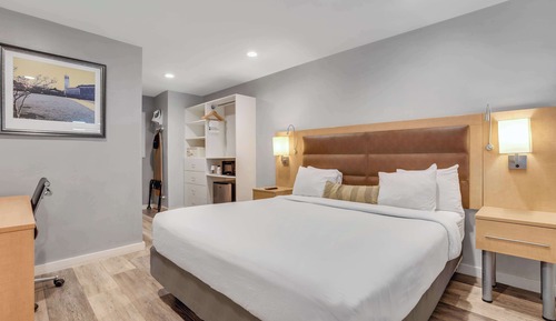 Standard Room, 1 King Bed, Non Smoking, Refrigerator & Microwave