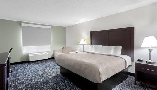 Room, 1 King Bed, Accessible, Non Smoking (Accessible Tub)