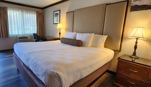 Standard Room, 1 King Bed