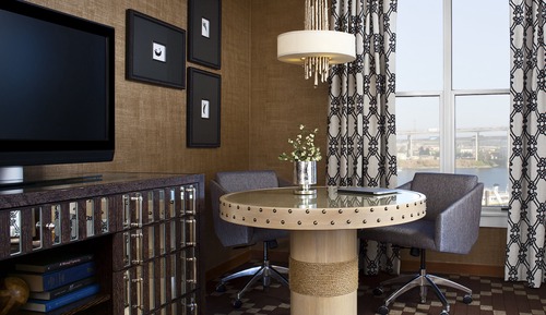 Room, 1 King Bed (Willamette River View)