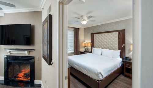 Suite, 1 King Bed, Non Smoking, Kitchen (Living Room;with Sofabed)