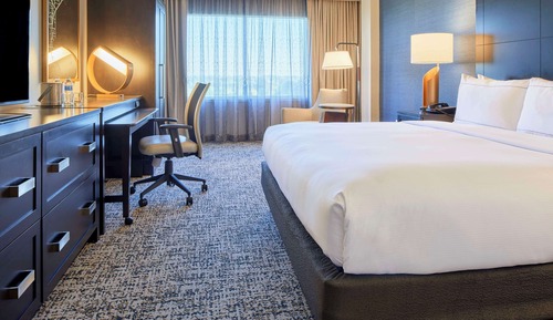 Room, 1 King Bed, Accessible (Mobility & Hearing, Roll-in Shower)