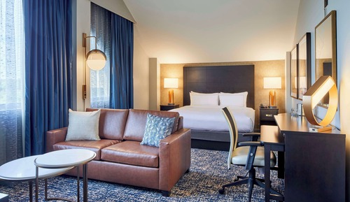 Room, 1 King Bed, Corner