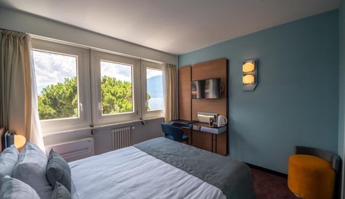 Room, Partial Lake View (Mini Mona)