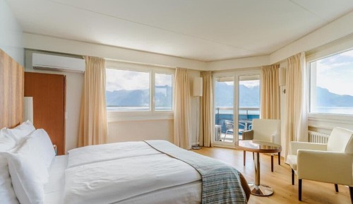 Room, Lake View (Panorama)