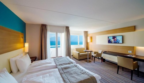 Room, Lake View (Privilege)